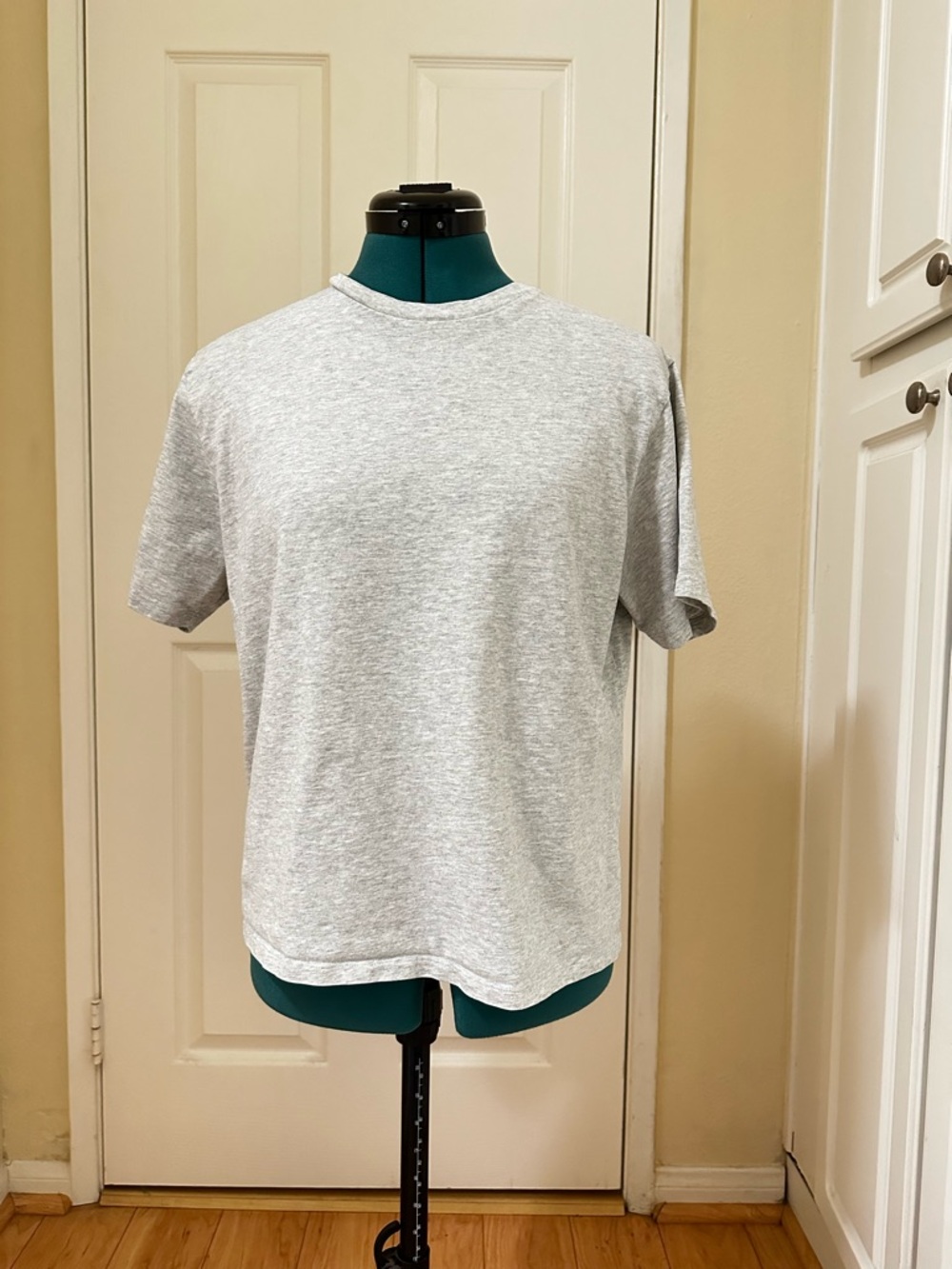 Abercrombie & Fitch Women’s Essential Thin Cotton Crew Neck Relaxed Tee Sz M